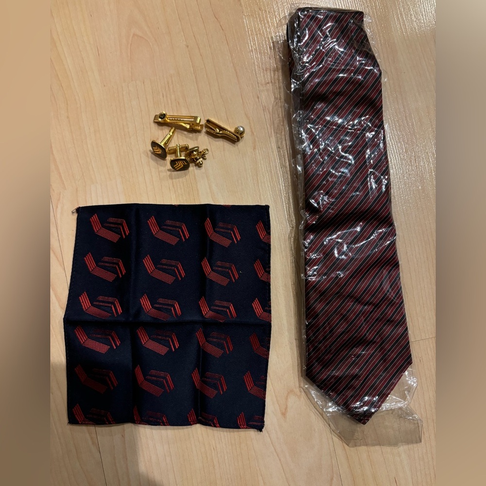 MENS Red&Black,Striped SILK Tie,Handkerchief,tie pins Gold Cufflinks.FULL SET!